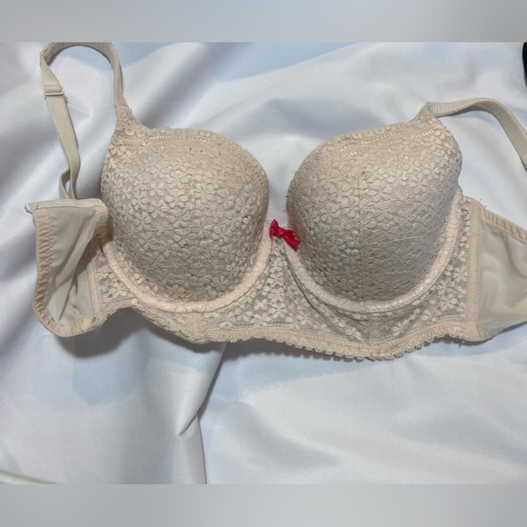 VS bras worn once or new, one is with tags the rest are without tags. - Picture 5 of 7